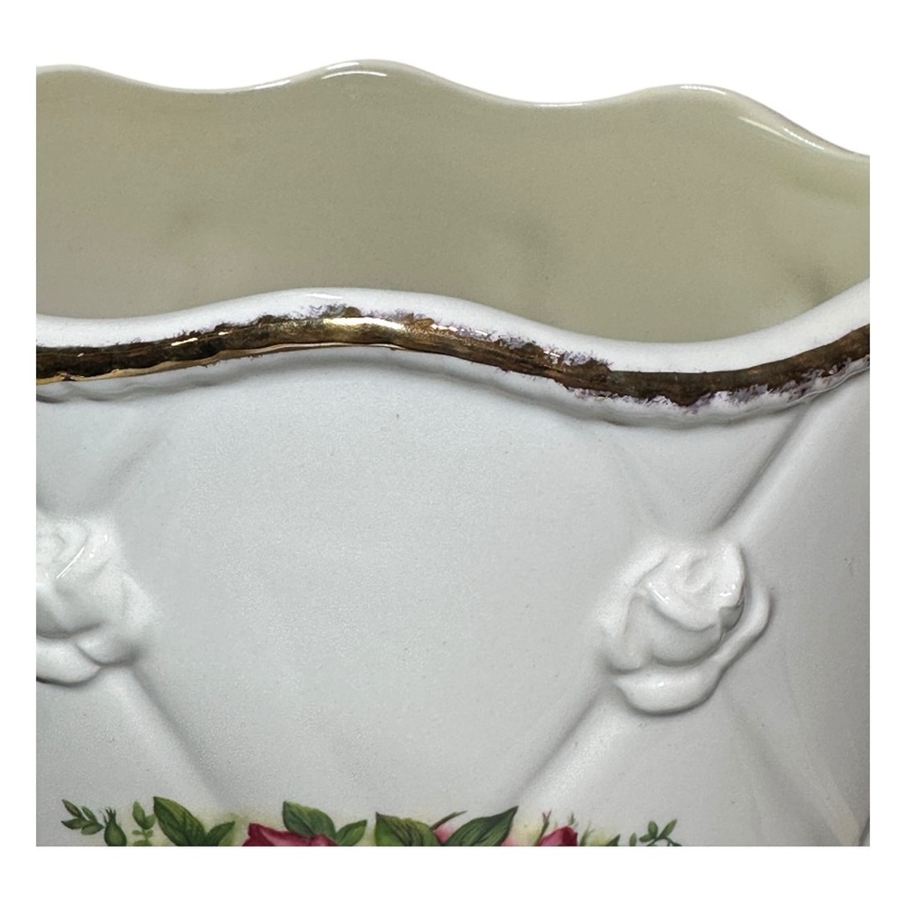 Royal Albert Old English Rose Rosebud Planter (H8.5”) (EUC) - Picture 3 of 8